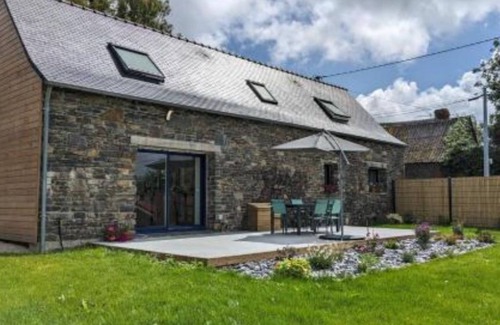 Locmelar House | Pet-Friendly Retreat at Gîte Ty Loguellou with Pool