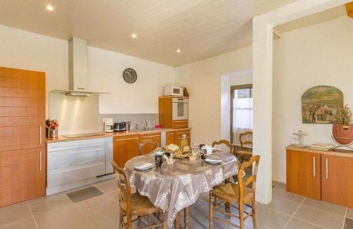 Monnieres House | Charming Gîte in Monnières with Private Garden & Wifi