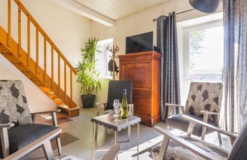 Monnieres House | Charming Gîte in Monnières with Private Garden & Wifi