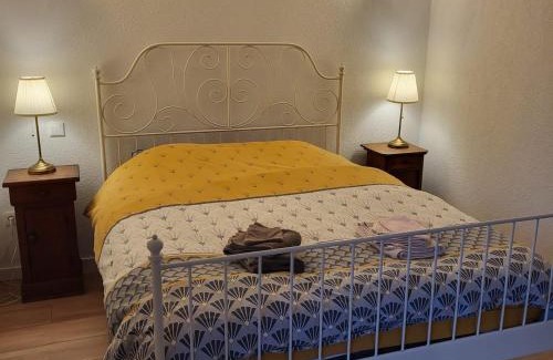 Rosnay House | Charming Gîte with Private Pond, Free Wi-Fi & Pet Friendly