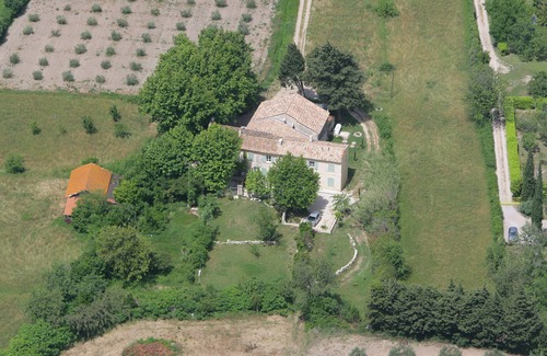 Arles House | Cozy Gîte Van Gogh: Pet-Friendly Stay with Kitchen & Breakfast