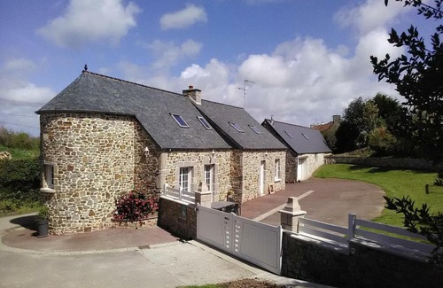 Virandeville House | Gîte Virandeville: Pet-Friendly Retreat for 5 Guests
