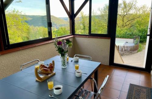 Calvignac House | Scenic Retreat in Vallée du Lot with Private Pool