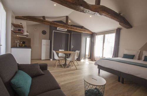 Couffe Cottage | Exceptional Gîte with Countryside View and Breakfast Included