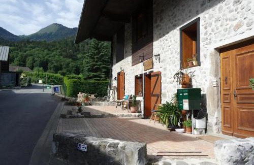 Giez Apartment | Family-Friendly Retreat at Gîtes Chapô Julô