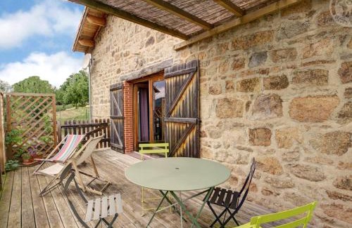 Saint-Romain-d'Urfe House | Family-Friendly Gîte Saint-Romain-d'Urfé for 10 Guests