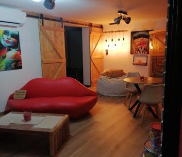 Calais House | Trendy Gîtes with Jacuzzi, Sauna & Oceanfront Views
