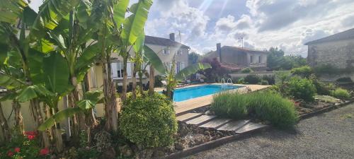 Echebrune House | Relaxing Gîtes for Groups at Domaine d'USSON with Ocean Views
