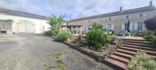 Echebrune House | Relaxing Gîtes for Groups at Domaine d'USSON with Ocean Views