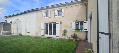 Echebrune House | Relaxing Gîtes for Groups at Domaine d'USSON with Ocean Views