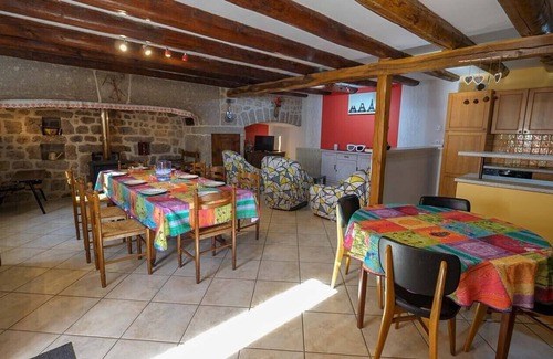 Albaret-le-Comtal House | Family-Friendly House with Kitchen Amenities for Your Stay