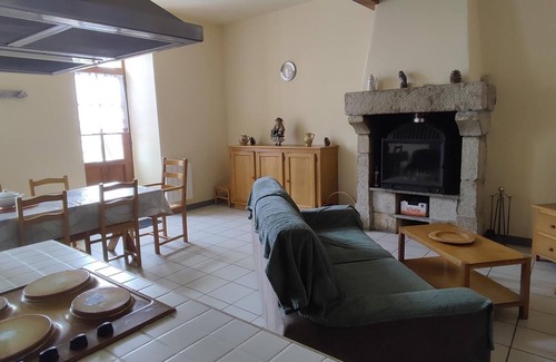 Laval-Atger House | Pet-Friendly Gîtes de France in Scenic Tresbos