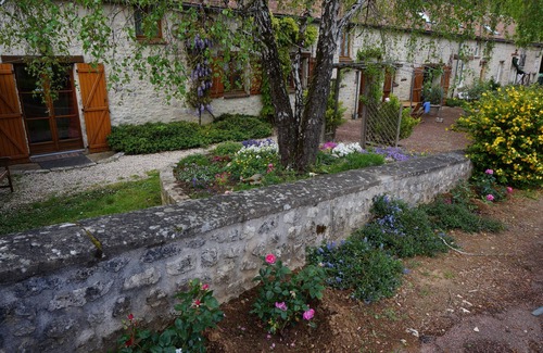 Poligny Cottage | Guest Rated 10/10: Gîtes de la Fontaine Gargot Cottage