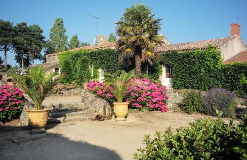 Landevieille House | Oceanfront Gîtes de la Roblinière: Pet-Friendly Retreat
