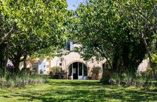Grans House | Oceanfront Gîtes Domaine des Machottes - Pet Friendly Retreat