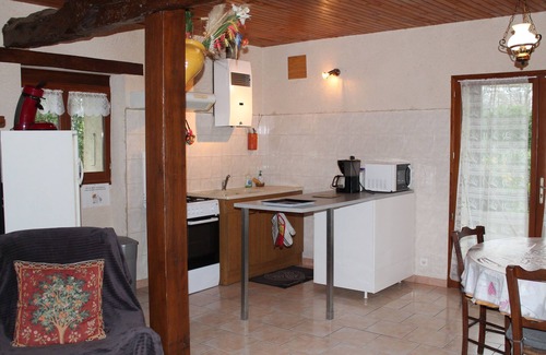 Goutz House | Inviting GOUTZ "Pinte" Flower Cottages with Pool & Spa