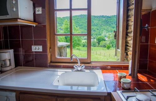 Saint-Germain-de-Calberte House | Family-Friendly House with Kitchen Amenities for Your Stay