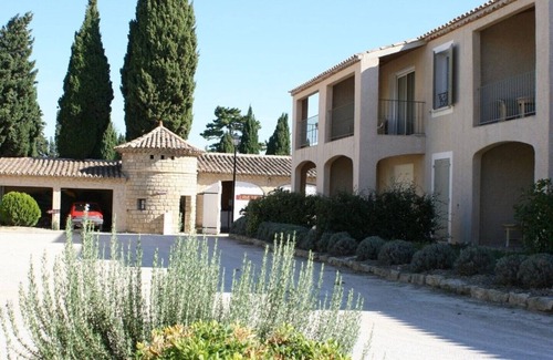Sainte-Cecile-les-Vignes Cottage | Relaxing Gîtes en Provence with Pool & Family-Friendly Amenities