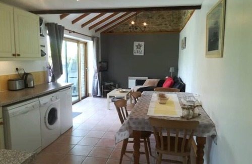 Melgven Cottage | Discover 7 Gîtes with Heated Pool Near Stunning Beaches