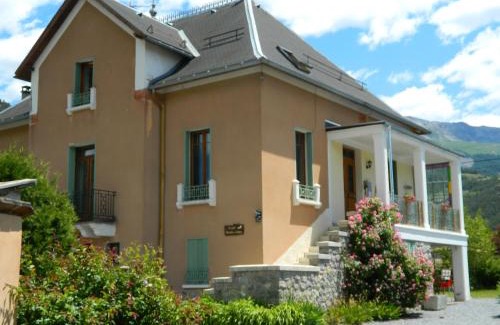Jausiers Apartment | Gîtes la Mexicaine: Guest Rated 9/10 with Oceanfront Bliss
