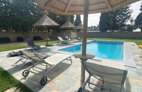 Beaucaire House | Relaxing Getaway at Gîtes Le Mas Guiraud with Pool Access