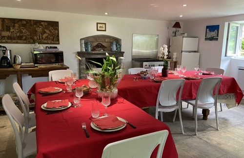 Volvic House | Gîtes Le Vieux Vinzelles: Perfect Retreat for Group Getaways