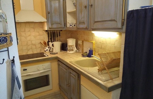 Saint-Jean-de-Valeriscle Apartment | Inviting Gîtes Les Terrasses with Private Pool & Family Amenities