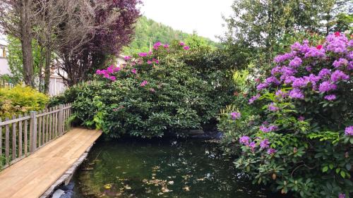 Le Menil House | Top-Rated Gîtes Les Grandes Voies - Family & Pet Friendly