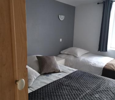 Le Menil House | Top-Rated Gîtes Les Grandes Voies - Family & Pet Friendly