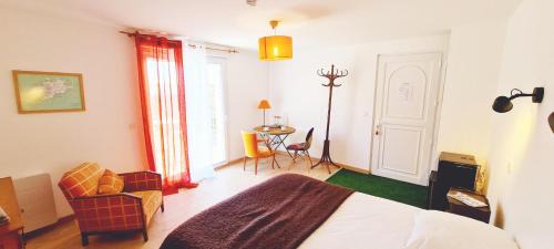 Ushant House | Oceanfront Gîtes Neige d'écume: Rated 9/10 for Families
