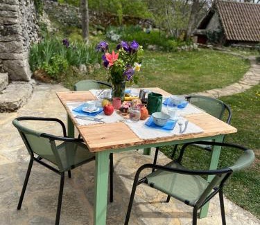 Saint-Chels House | Gite sur le causse de St CHELS: Sport & Relaxation Awaits