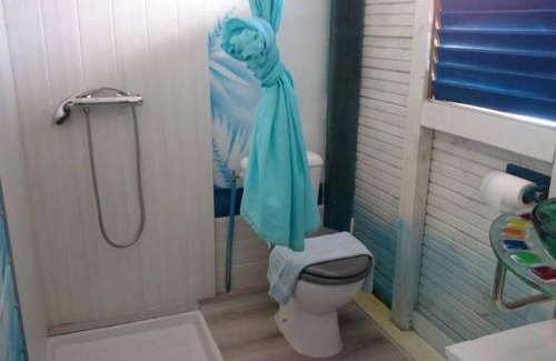 Capesterre-de-Marie-Galante Apartment | Inviting Gîtes tit'anse Léo: Pool and Oceanfront Views