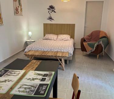 Violes House | Pet-Friendly Retreat at Gîtes Violettes et Amandier