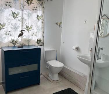 Violes House | Pet-Friendly Retreat at Gîtes Violettes et Amandier