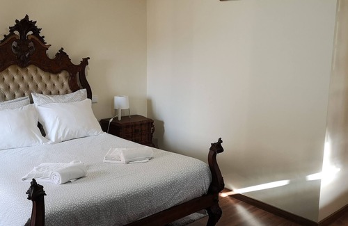 Armamar Bed & Breakfast | Discover Gójim Cottage: Family-Friendly Retreat with Pool