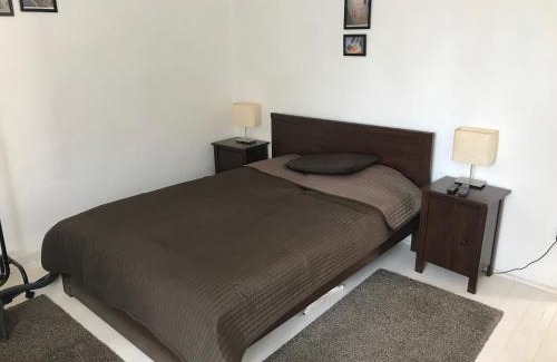 Kovagoors Apartment | Gólyásház Apartman: Pet-Friendly Getaway with High Ratings