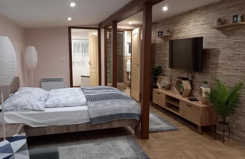 Vajdacska House | Gólya-Tó Vendégház: Family-Friendly Retreat with Hot Tub