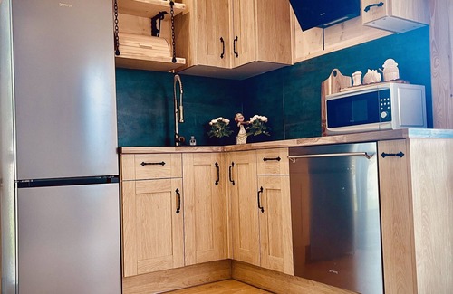 Koscielisko Cottage | Unforgettable Góralska Chatka: Pet Friendly & Spa Retreat