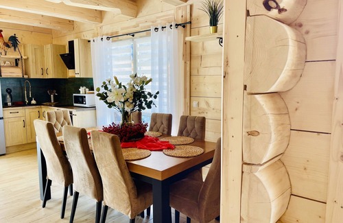 Koscielisko Cottage | Unforgettable Góralska Chatka: Pet Friendly & Spa Retreat