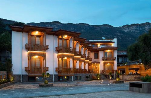 Akyaka Hotel | GÖKTÜRK OTEL: Oceanfront Stay with Breakfast Included