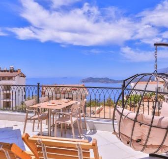 Kas Apartment | Oceanfront Comfort at Gökyüzü Suit Apart - 4-Star Stay