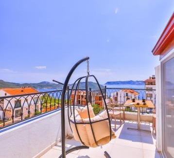 Kas Apartment | Oceanfront Comfort at Gökyüzü Suit Apart - 4-Star Stay