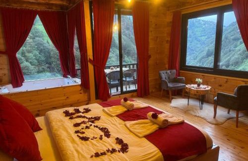Cayirduzu Hotel | Göl Manzaralı İhvan Suite: Pet-Friendly & Hot Tub Delight