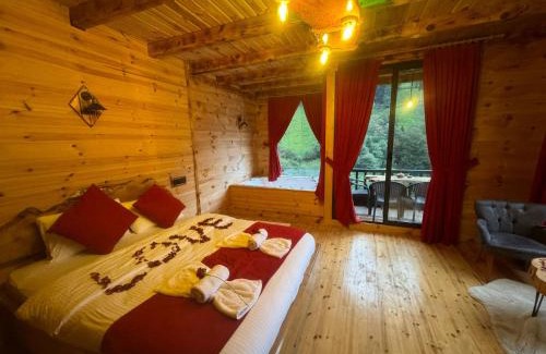 Cayirduzu Hotel | Göl Manzaralı İhvan Suite: Pet-Friendly & Hot Tub Delight