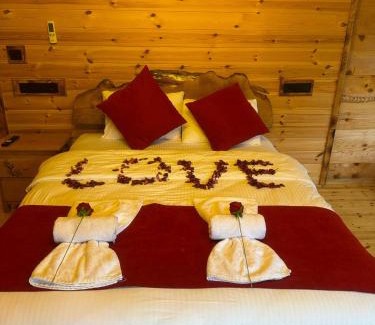 Cayirduzu Hotel | Göl Manzaralı İhvan Suite: Pet-Friendly & Hot Tub Delight