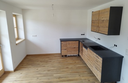 Oberschonau Apartment | Cozy Göllblick for 3 with Child-Friendly Amenities