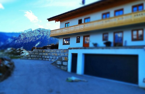 Oberschonau Apartment | Cozy Göllblick for 3 with Child-Friendly Amenities