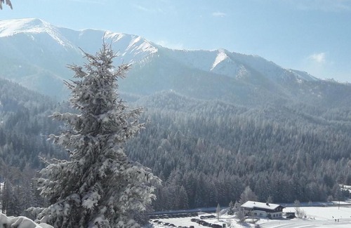 Sankt Aegyd am Neuwalde Apartment | Göllerblick: Guest Rated 10/10 with Family-Friendly Amenities
