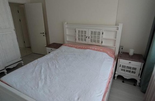 Bostanci Apartment | Gül Evi: Family-Friendly Retreat with Hot Tub Access