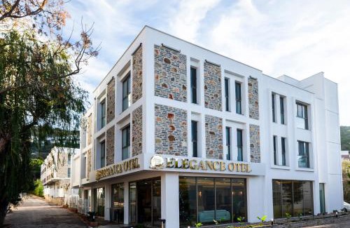 Gulluk Hotel | Güllük Elegance Otel: Oceanfront Bliss with Pool Access